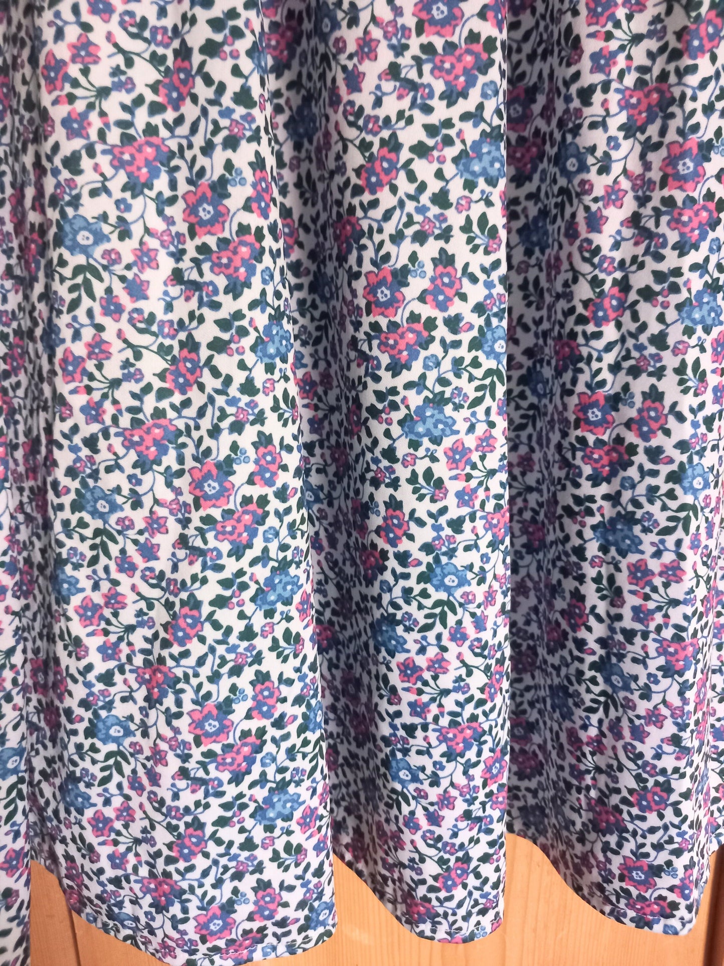 True vintage 1960s/70s Pink & Blue Flower Print Flared Skirt 16