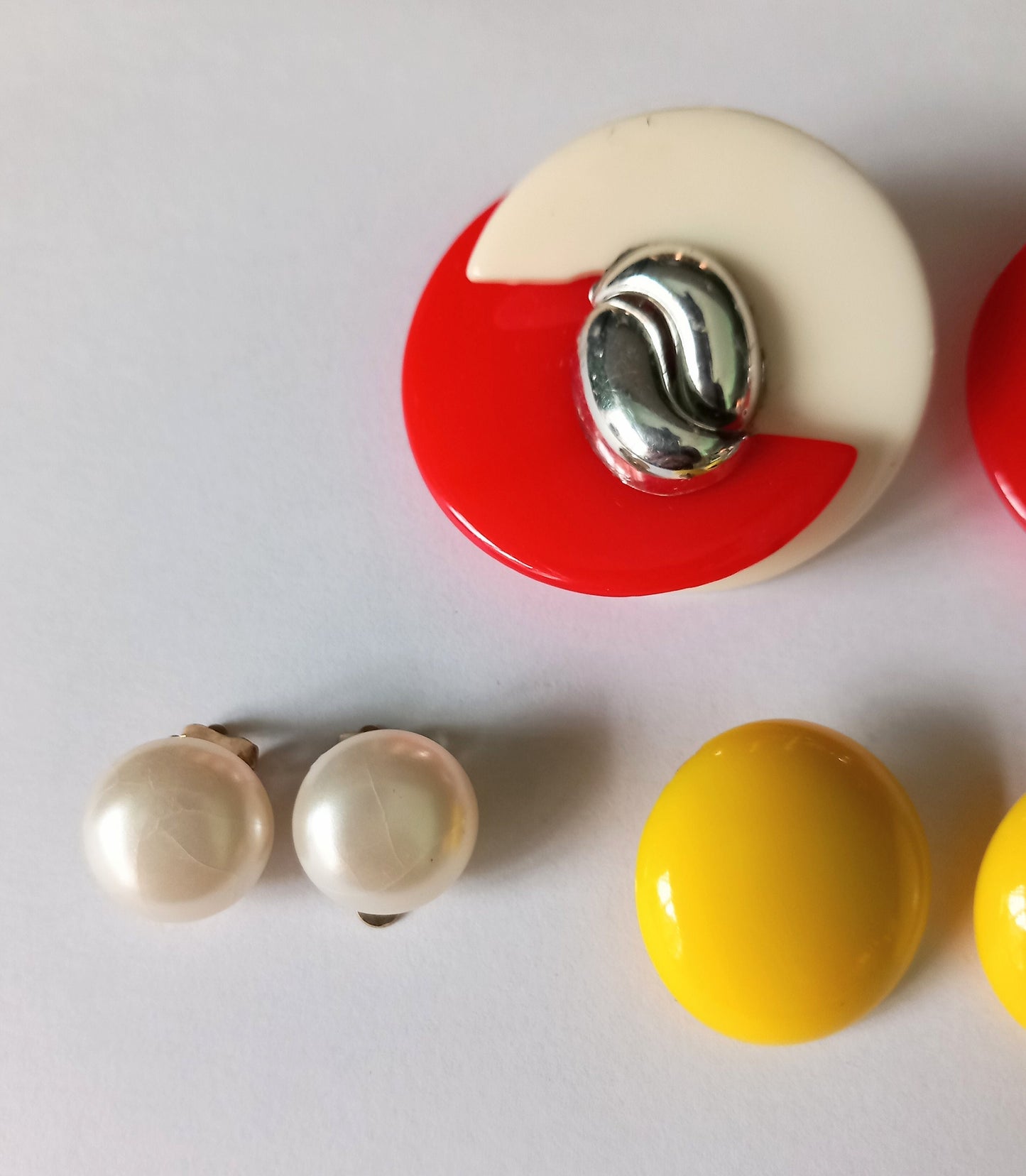 4 Pairs Of 1960s To 1980s Round Clip Earrings