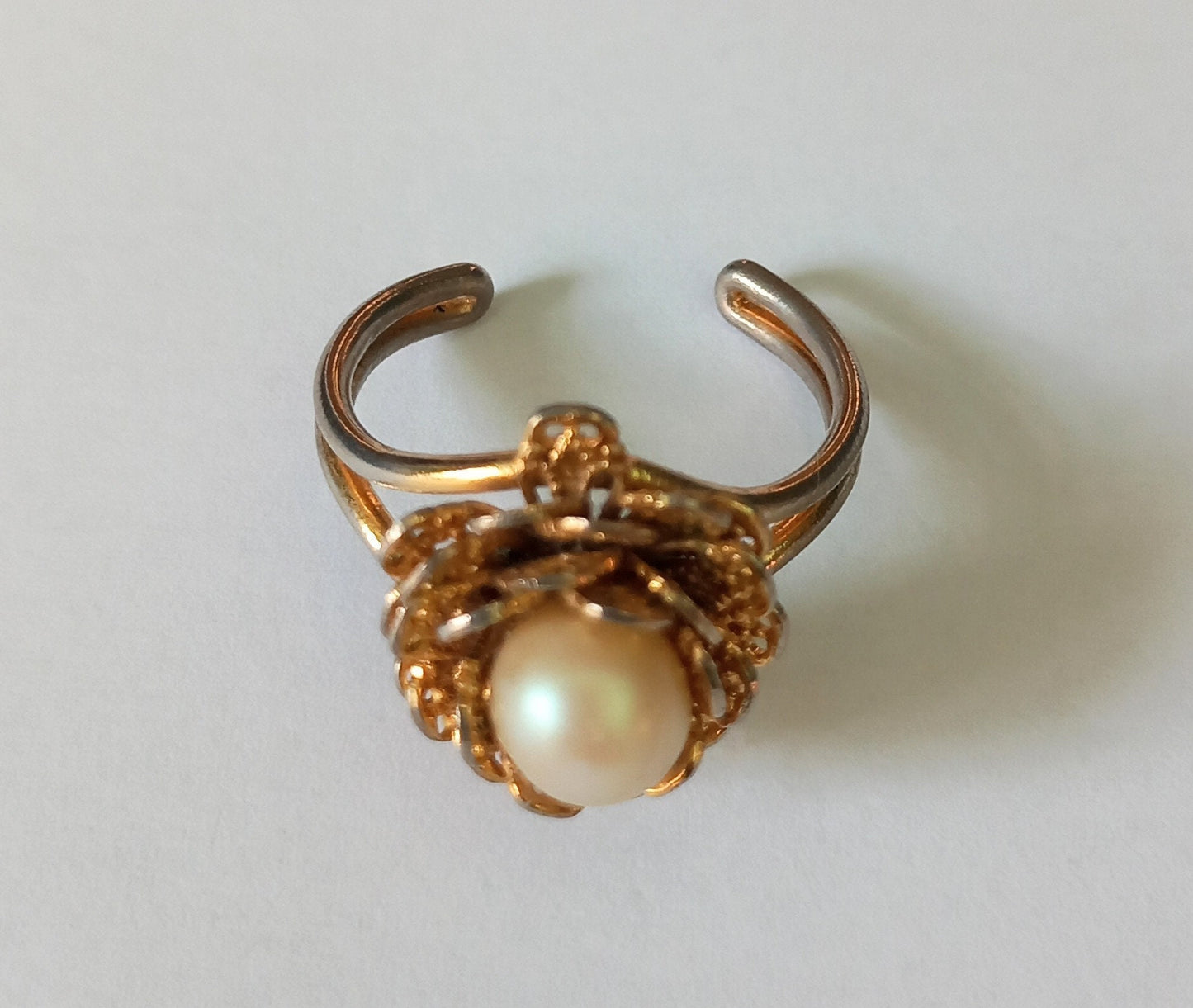 1960s goldtone & faux pearl flower cocktail ring adjustable size