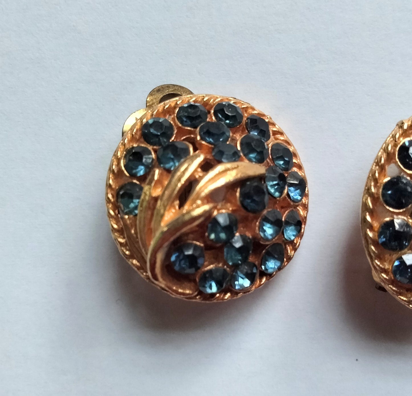 1950s Goldtone & Blue Rhinestone Round Leaf Design Clip Earrings