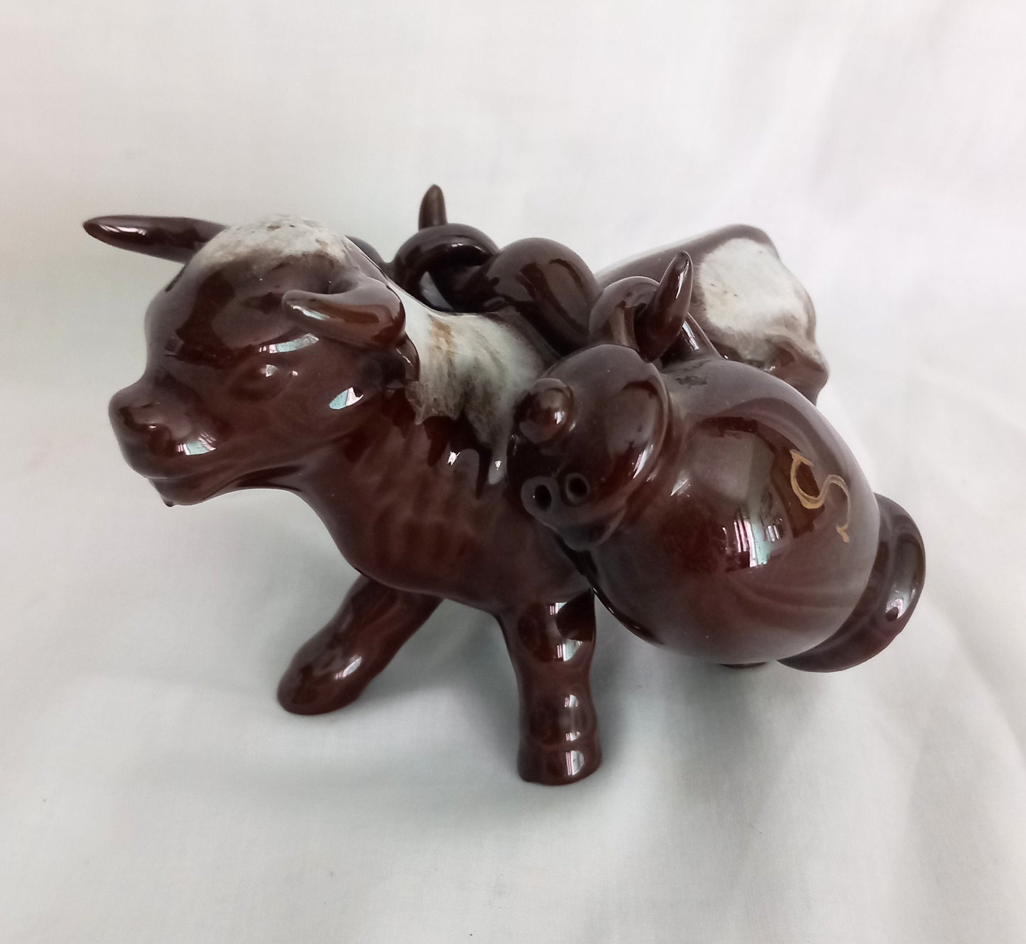 1980s brown & white mottled glaze cow design salt and pepper cruet set