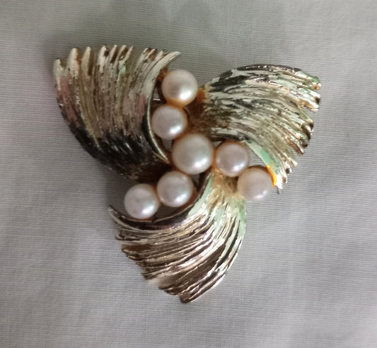 1950s Goldtone & White Glass Pearl Textured Triangular Brooch