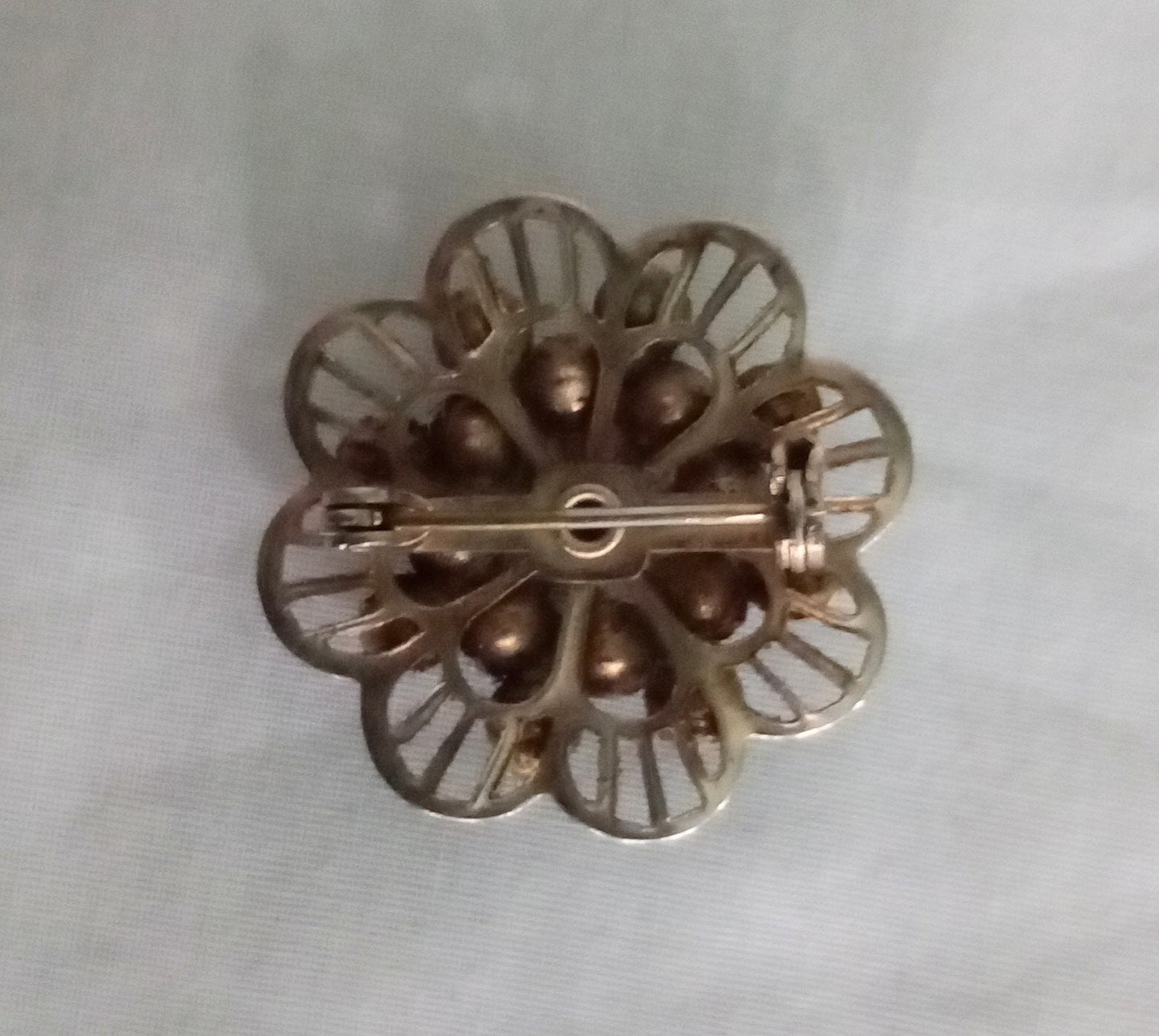 1950s Goldtone & Aurora Borealis Rhinestone Flower Shaped Brooch