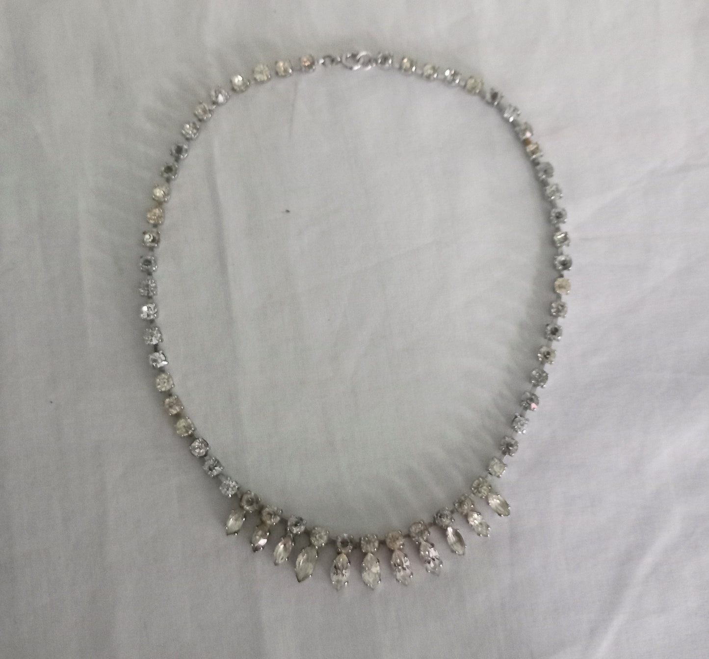 1950s silvertone & clear all rhinestone central detail claw set necklace