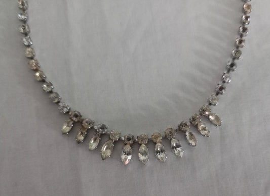 1950s silvertone & clear all rhinestone central detail claw set necklace