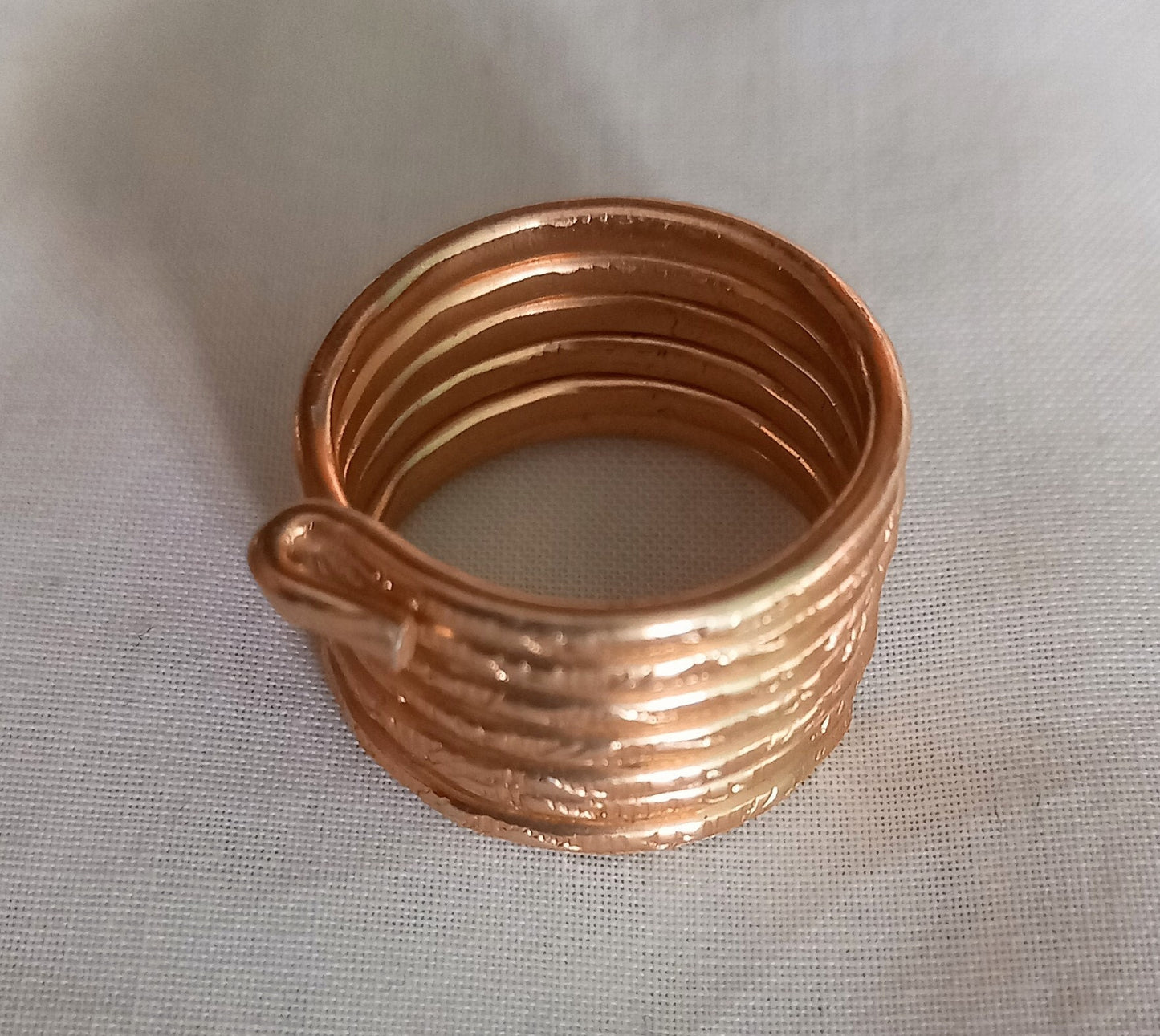 Vintage goldtone Textured Metal Coiled Snake Style costume ring S M