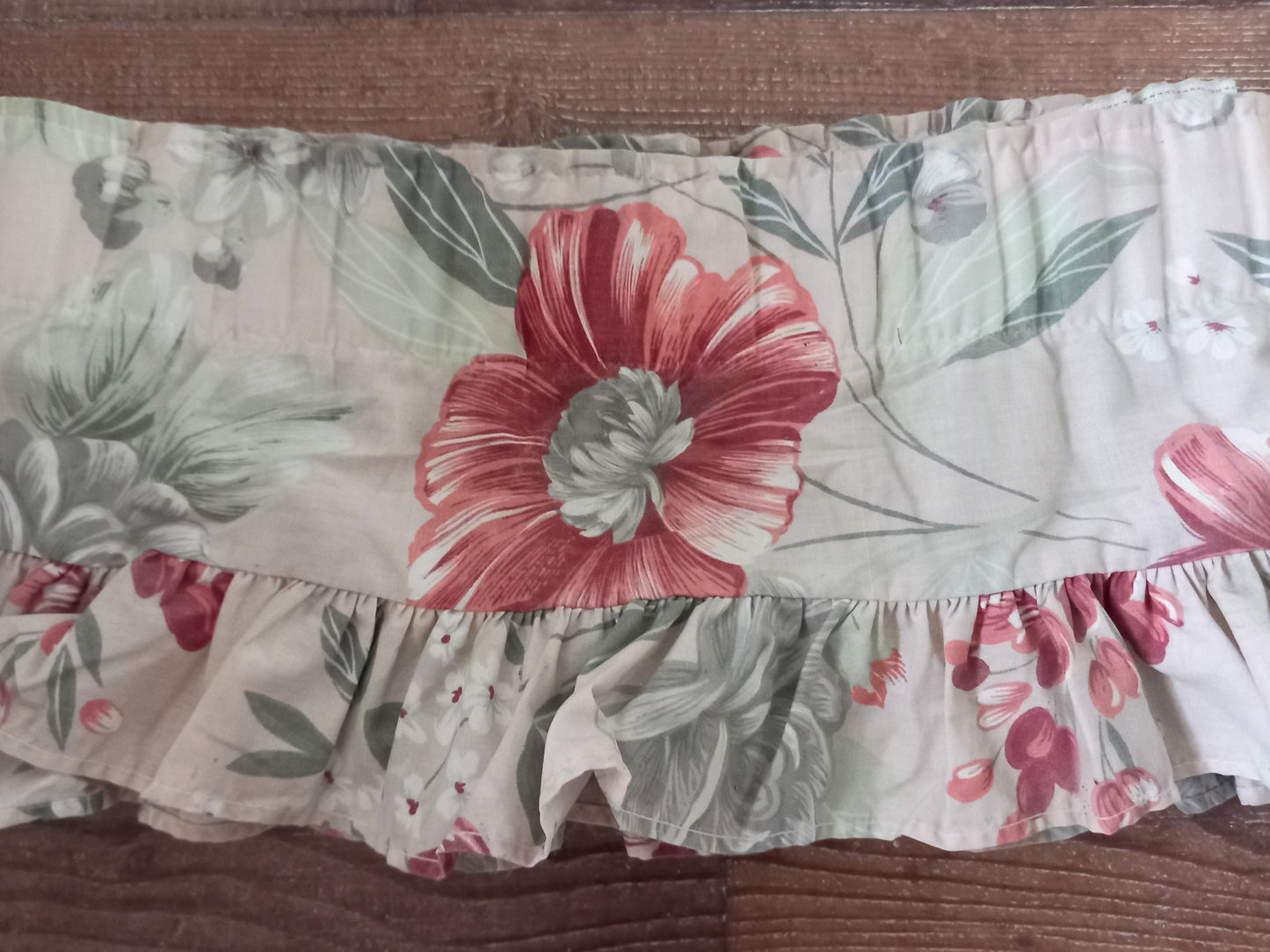 1980s red flower print pelmet & tie backs 82" wide