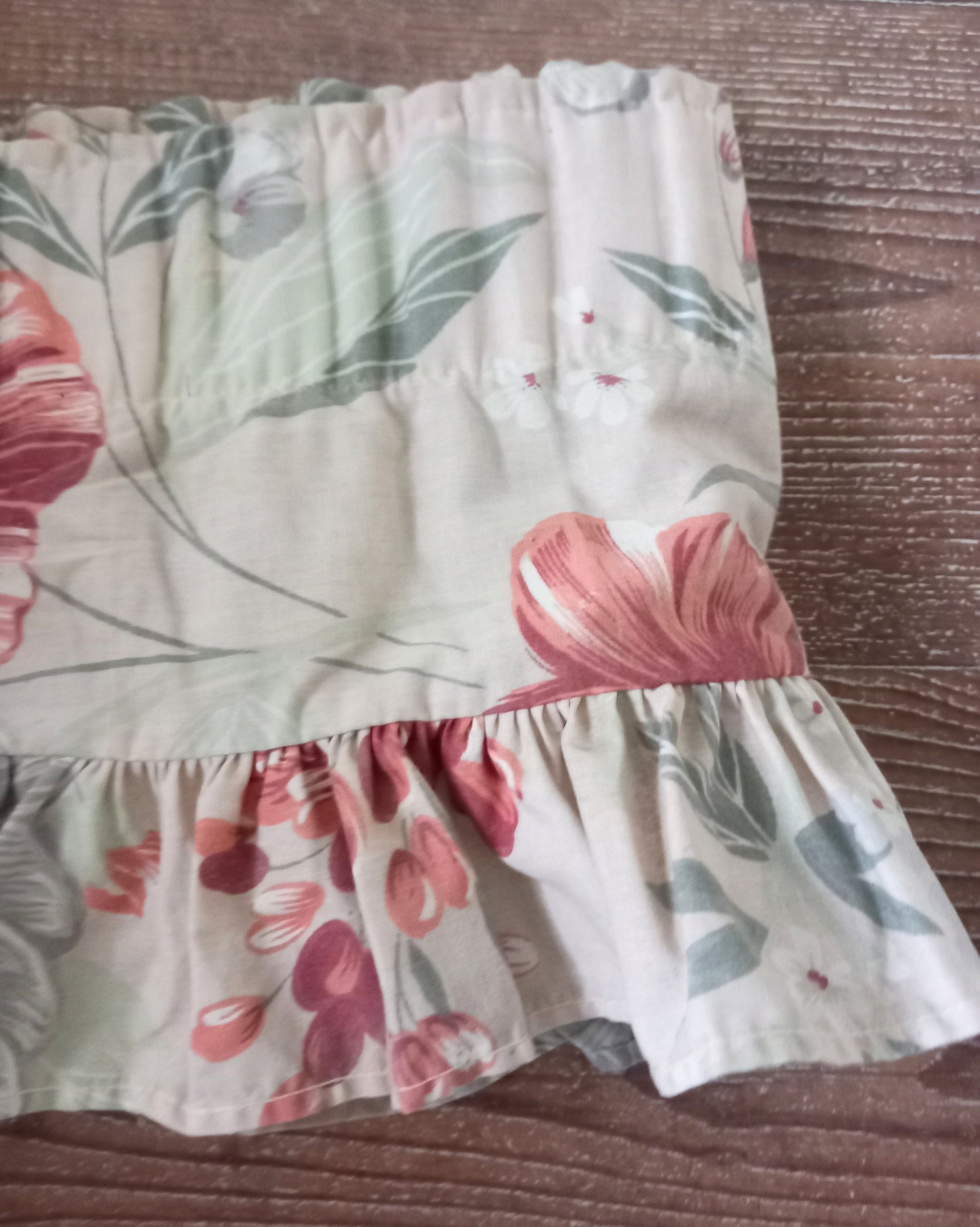 1980s red flower print pelmet & tie backs 82" wide