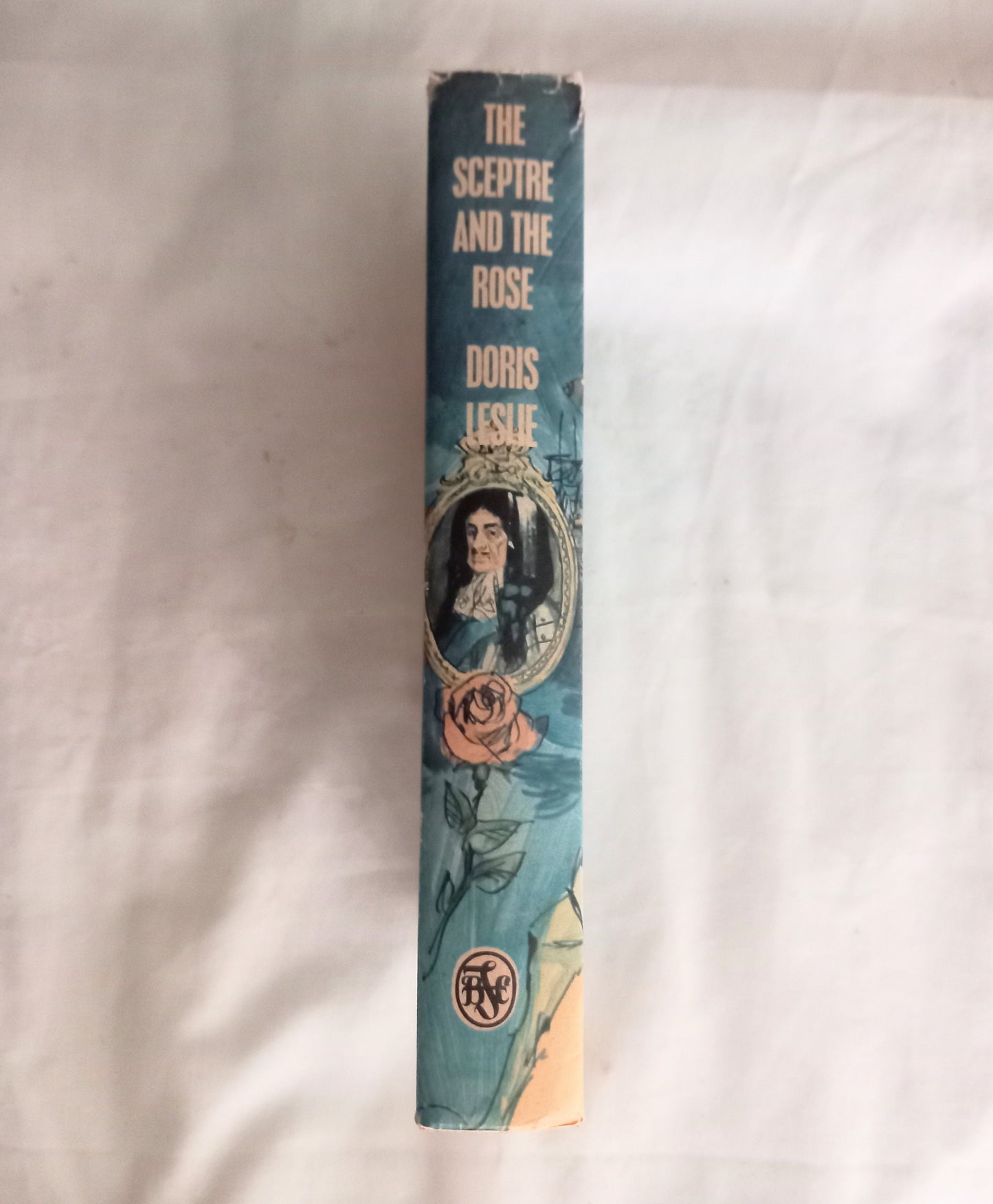 Vintage book The Sceptre And The Rose by Doris Leslie 1968