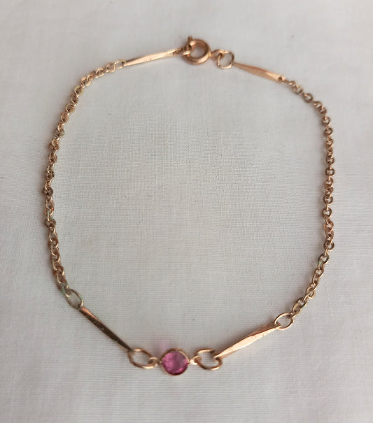 1980s goldtone decorative chain bracelet with pink stone