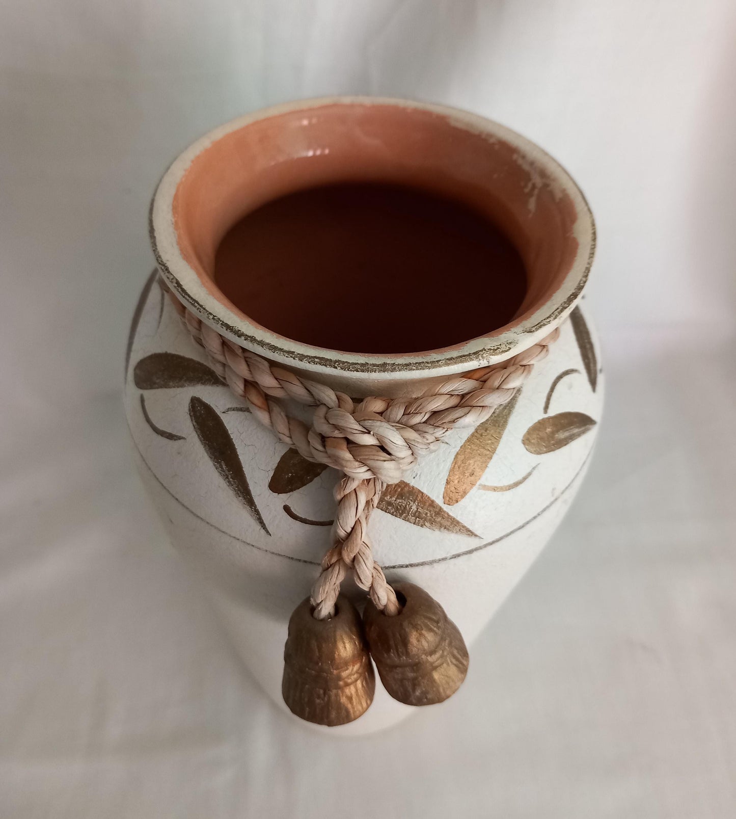 Late 20th century Mondian ceramic vase with cream crackle glaze & gold detail 8.75"