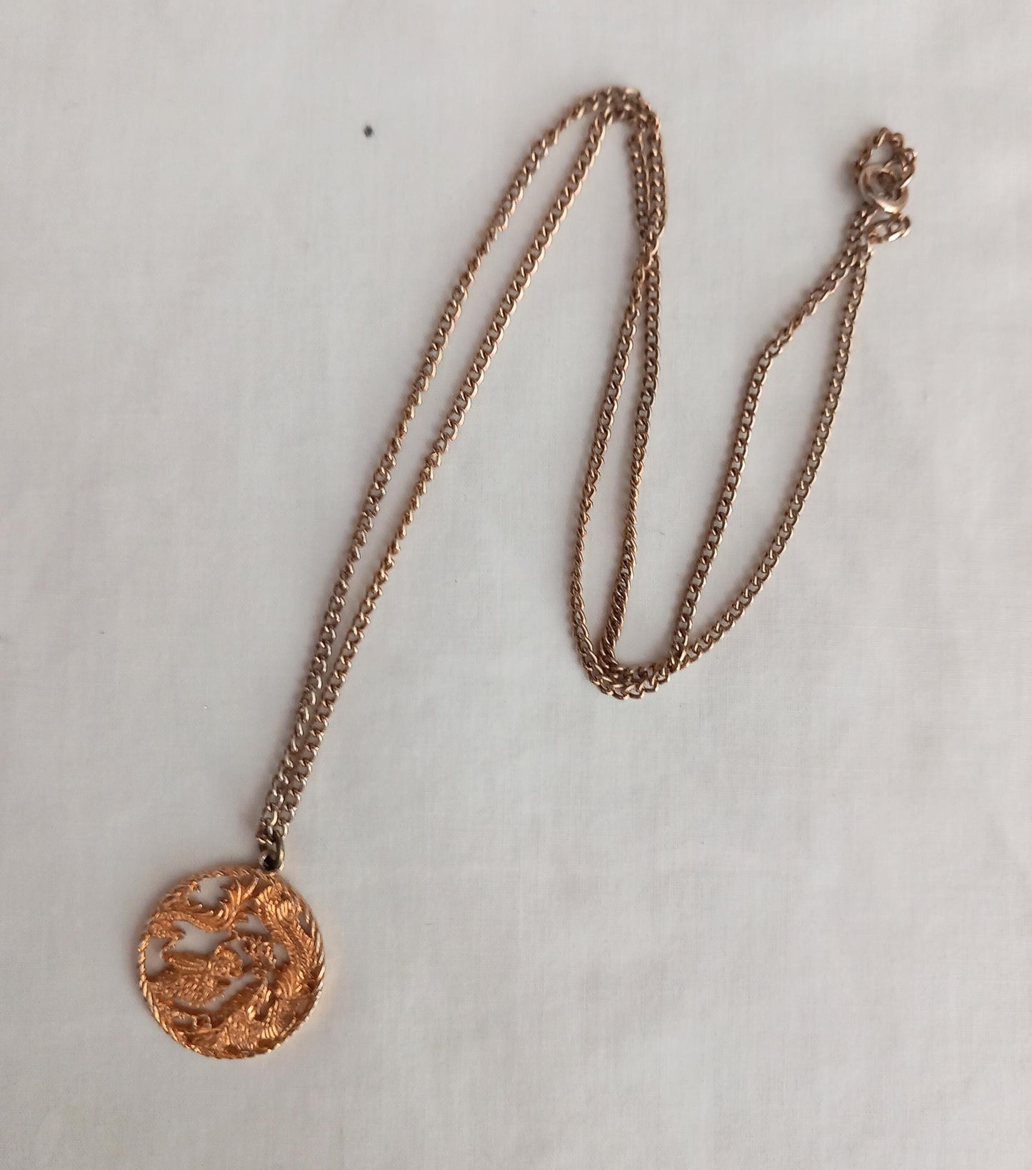 1970s goldtone Chinese style bird round pendant necklace