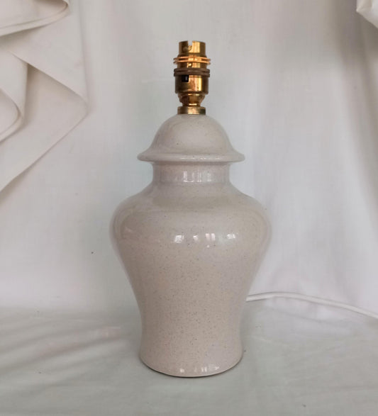 1990s beige ceramic table lamp 11"