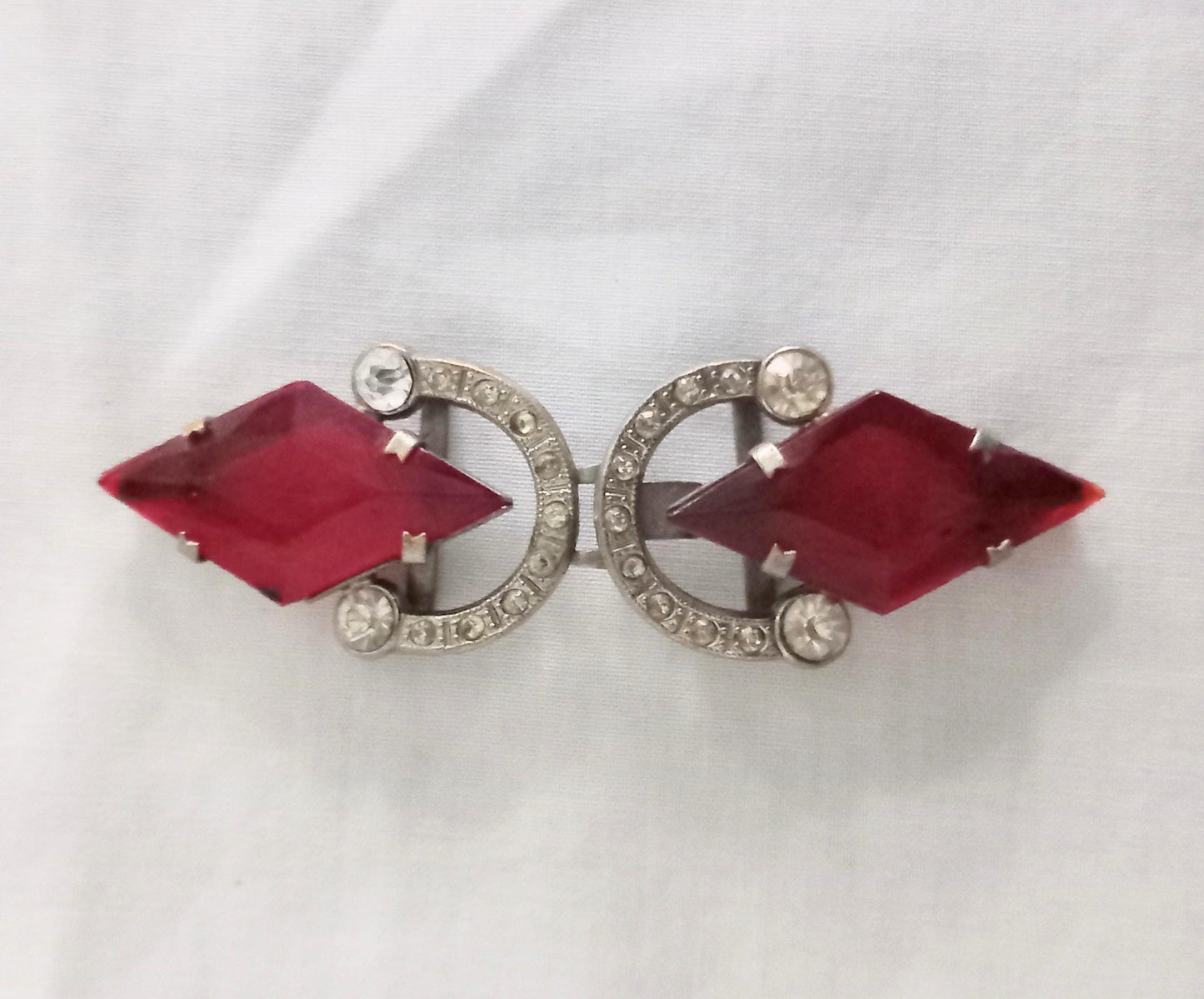 Antique art deco silvertone & red diamond shaped clear rhinestone geometric belt buckle
