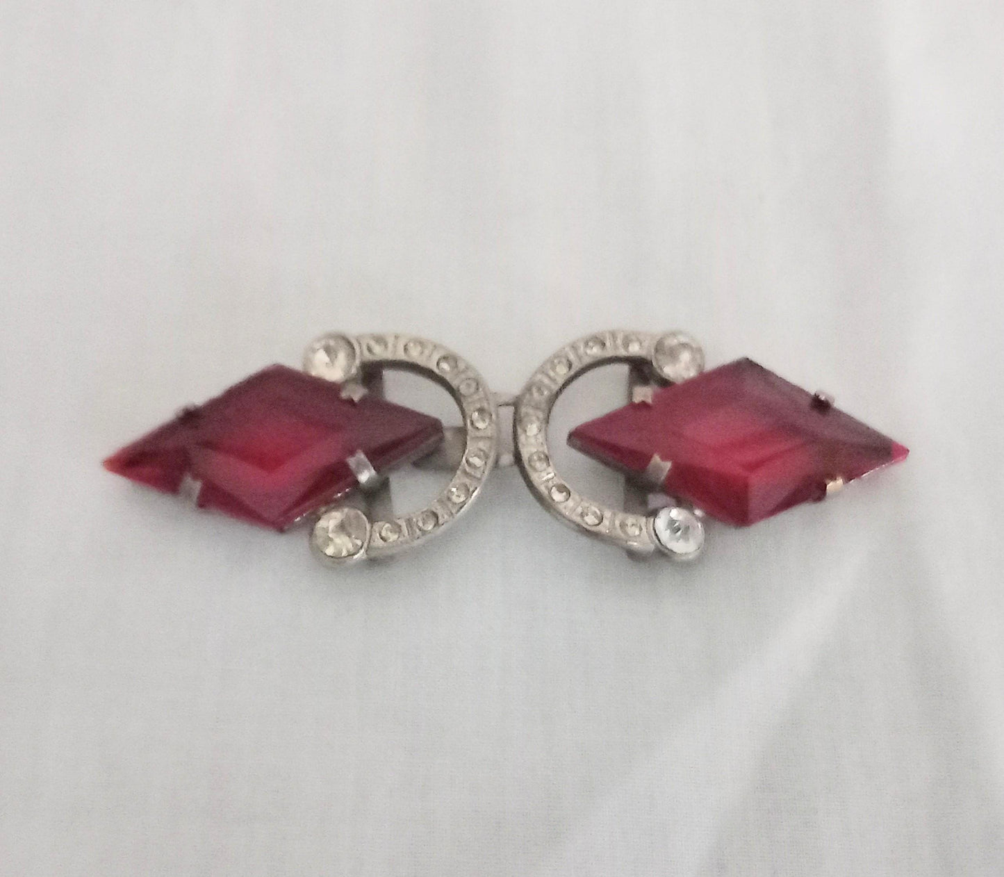 Antique art deco silvertone & red diamond shaped clear rhinestone geometric belt buckle