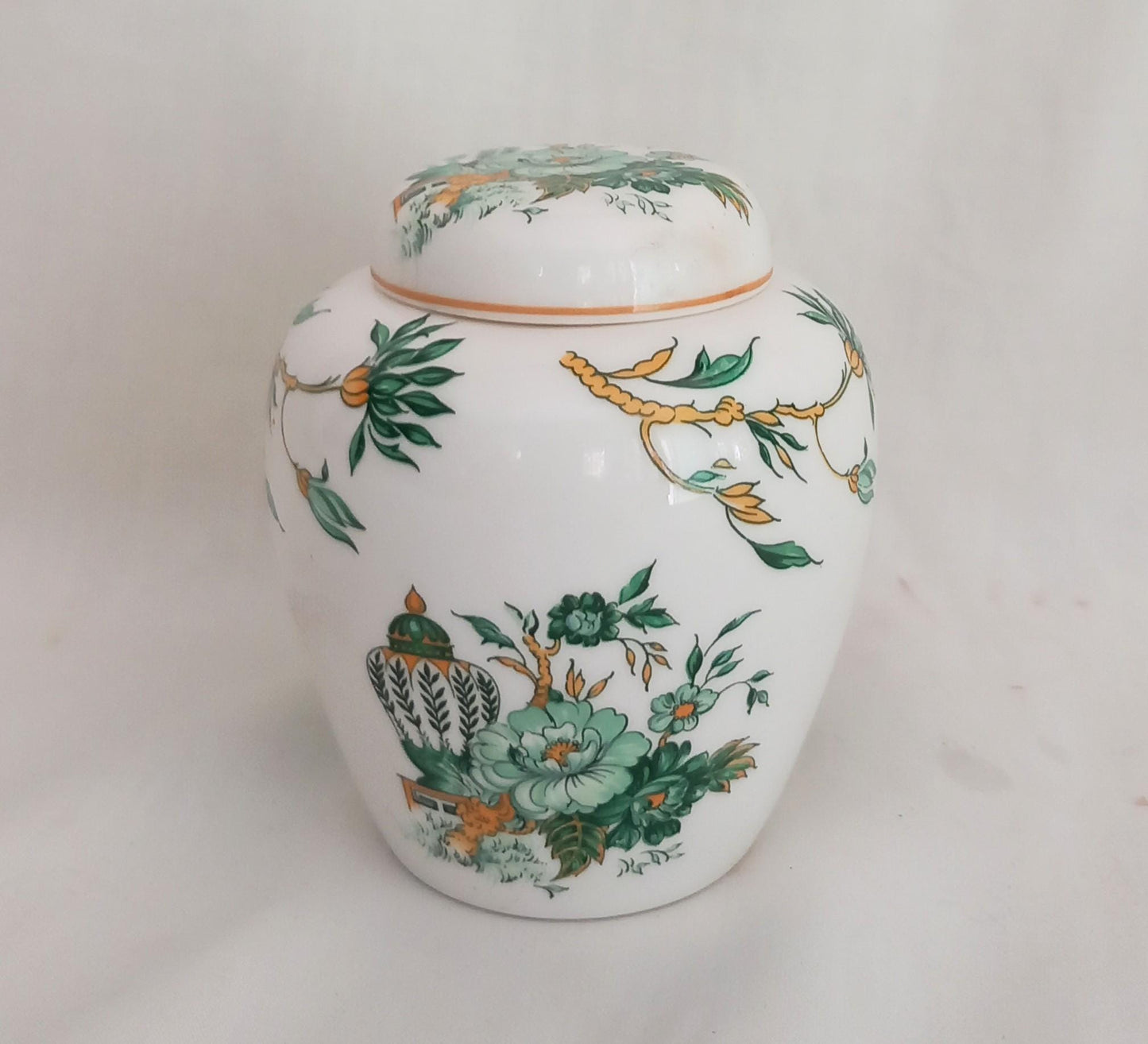 Late 20th century Crown Staffordshire Kowloon green bone china Chinese Style ginger jar