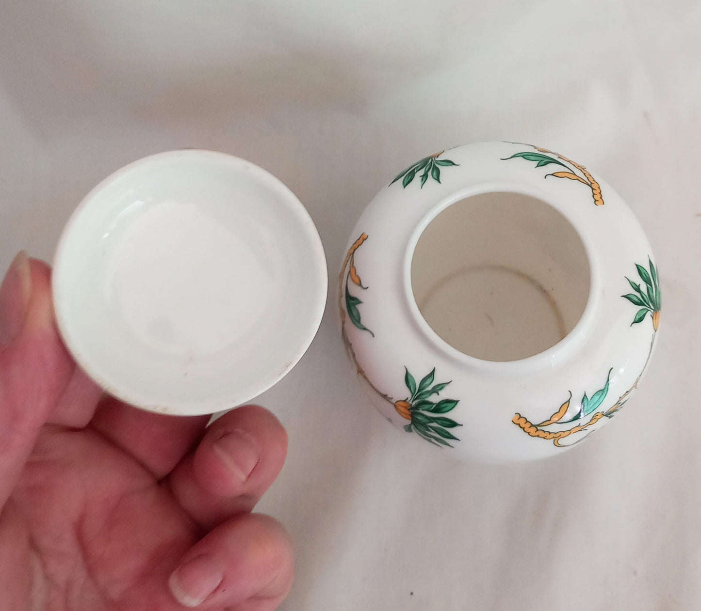 Late 20th century Crown Staffordshire Kowloon green bone china Chinese Style ginger jar