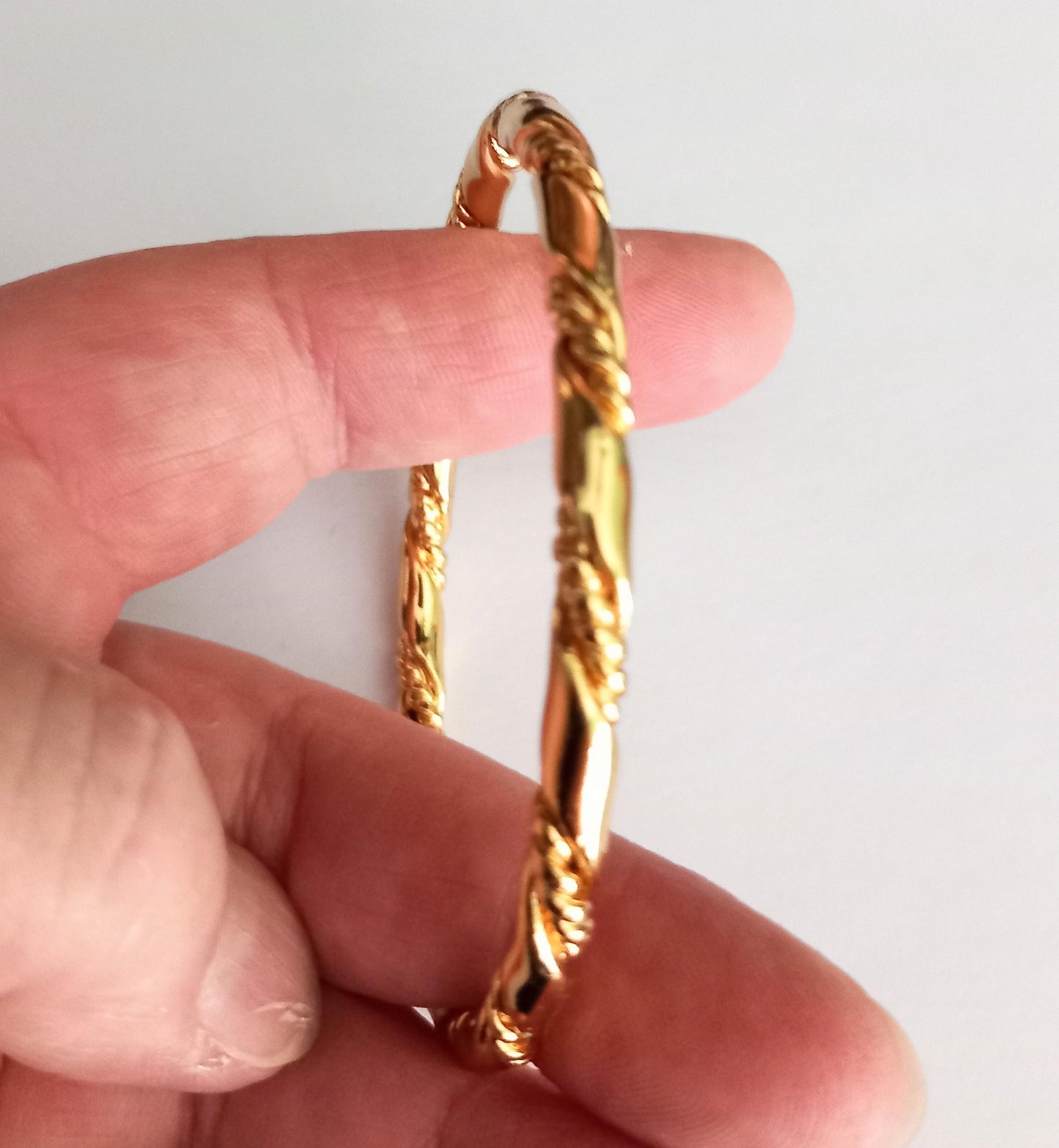 1980s goldtone rope twist design bangle bracelet