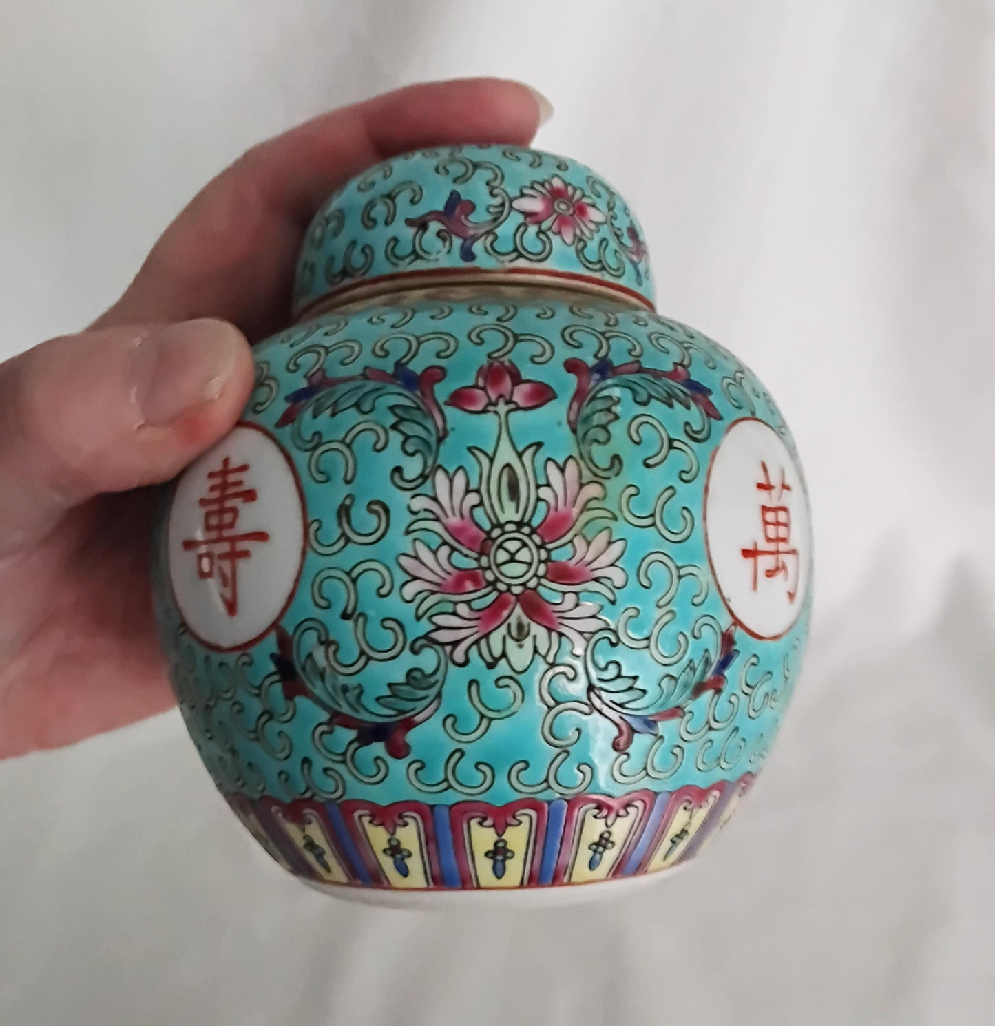 Vintage blue floral ceramic Chinese ginger jar