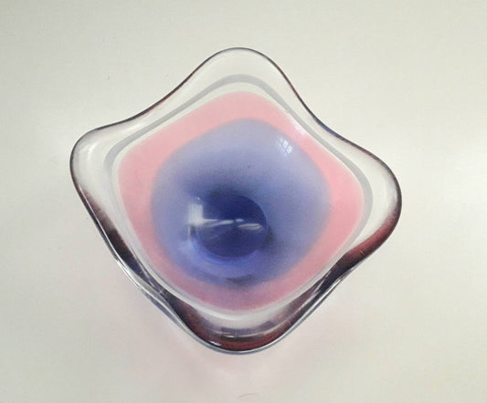 Mid century pink & purple Scandinavian Flygsfors glass Coquille bowl by Paul Kedelv