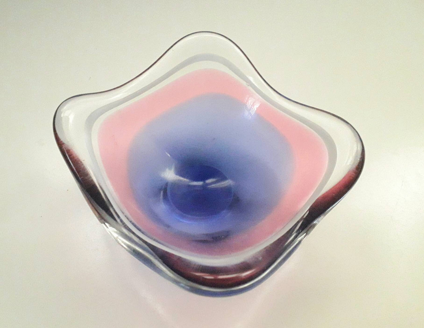 Mid century pink & purple Scandinavian Flygsfors glass Coquille bowl by Paul Kedelv