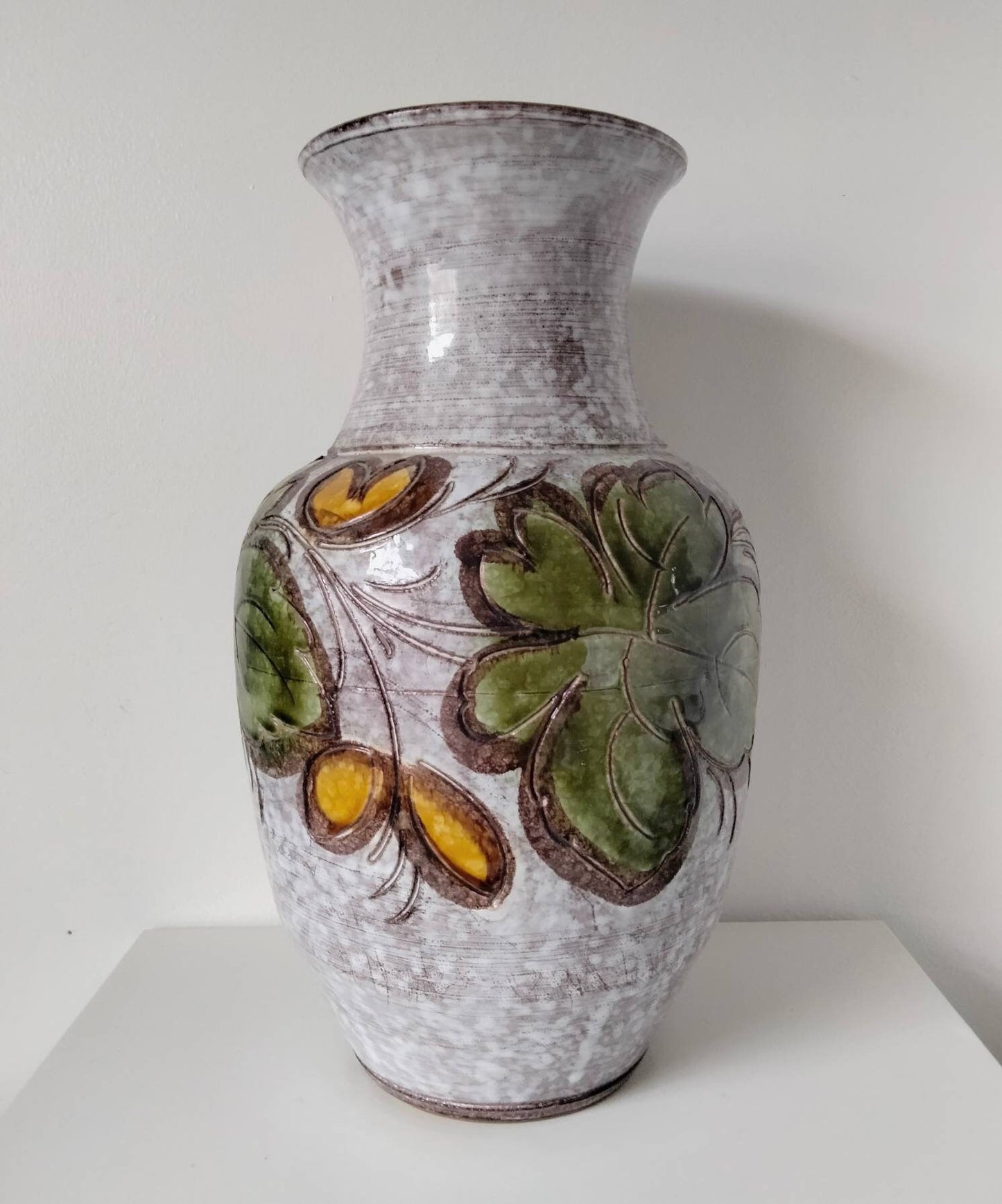 Mid century green and white leaf design large Italian vase