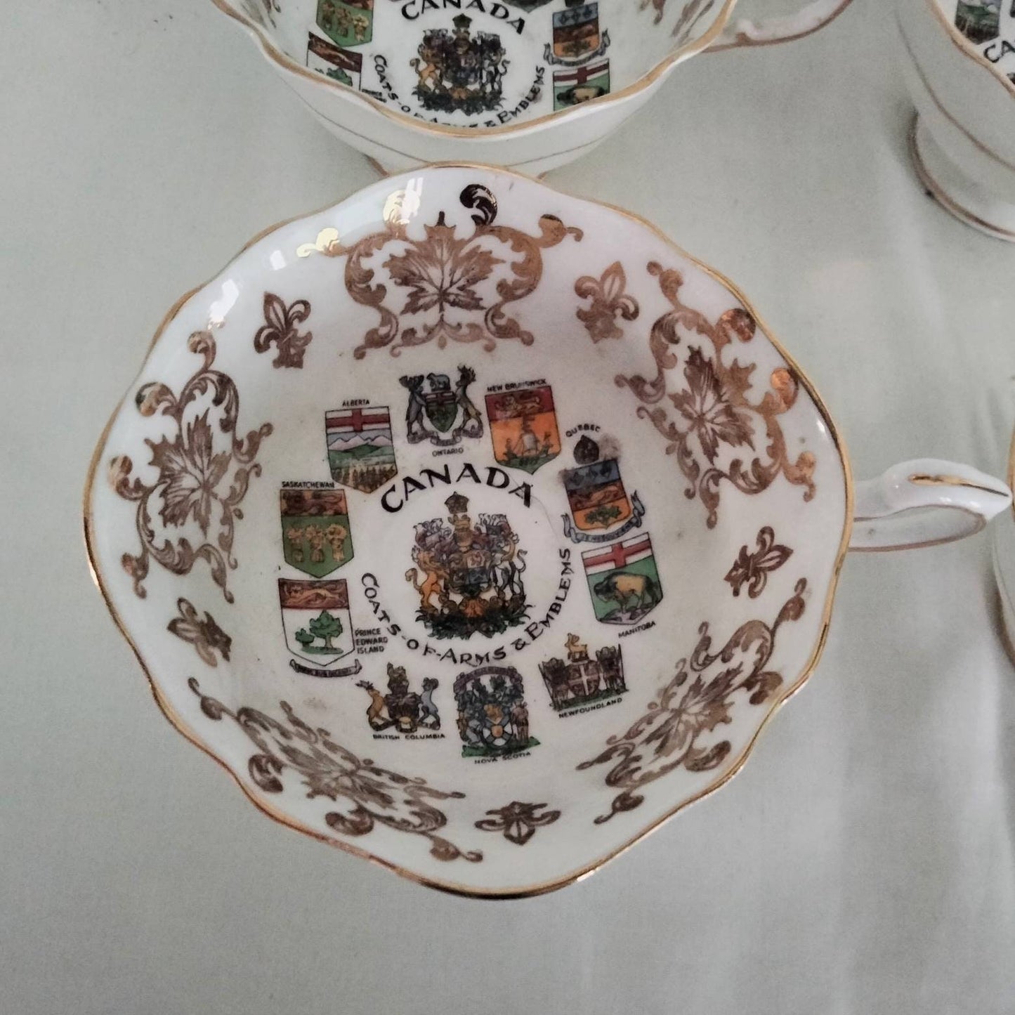 4 Emblems Of Canada Paragon Bone China coats of arms pattern tea cups